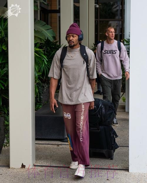 气质非凡!太阳官媒晒众球员入场穿搭照:一周工作圆满结束 气质非凡!太阳官媒晒众球员入场穿搭照:一周工作圆满结束